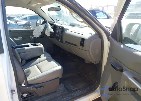 2013 Chevrolet Silverado 1500 Work Truck z USA, uszkodzony, nr VIN 1GCNCPEX9DZ248650